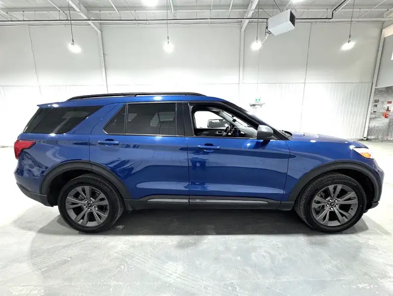 2021 Ford Explorer, modrá, 116 000 km, dovoz Kanada — foto 5 z 12
