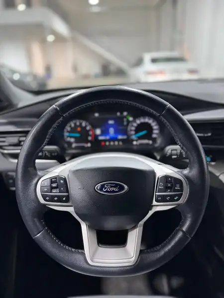 2021 Ford Explorer, modrá, 116 000 km, dovoz Kanada — foto 7 z 12