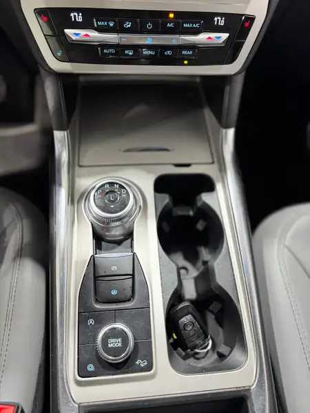 2021 Ford Explorer, modrá, 116 000 km, dovoz Kanada — foto 9 z 12