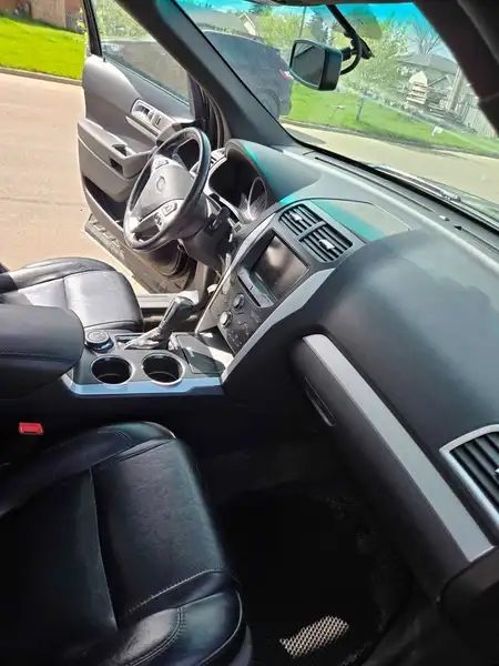 2013 Ford Explorer XLT, hnědá, 263 000 km, dovoz Kanada — foto 4 z 12