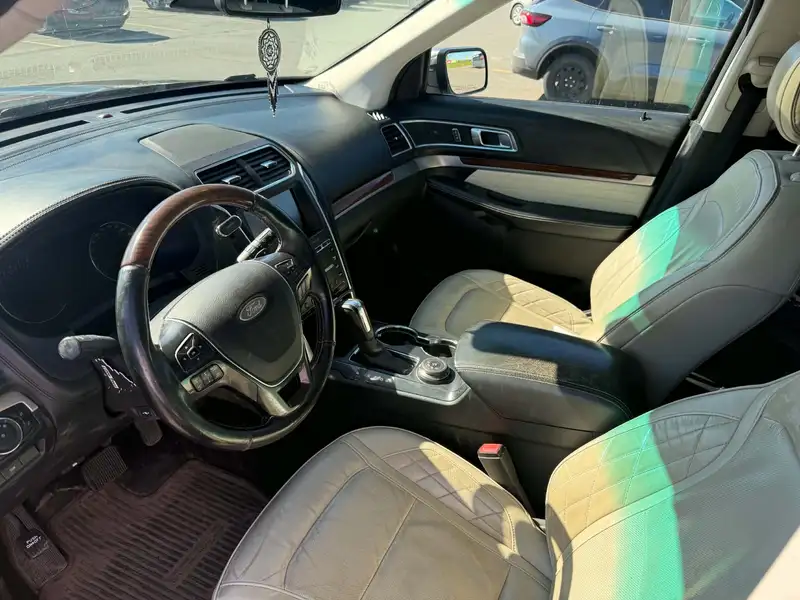 2016 Ford Explorer PLATINUM, černá, 185 000 km, dovoz Kanada — foto 3 z 6