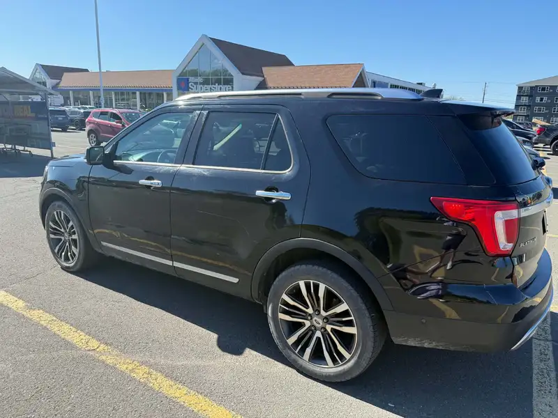 2016 Ford Explorer PLATINUM, černá, 185 000 km, dovoz Kanada — foto 4 z 6