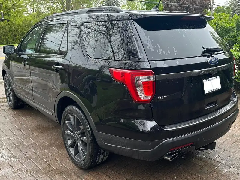2019 Ford Explorer XLT, černá, 181 341 km, dovoz Kanada — foto 2 z 12