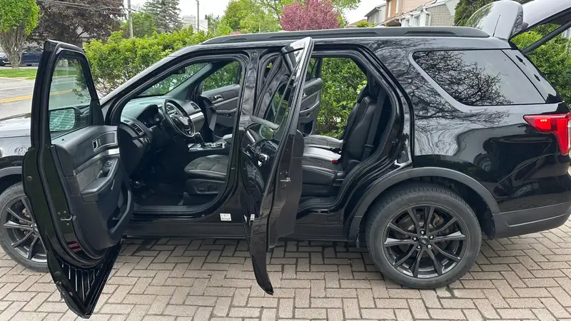 2019 Ford Explorer XLT, černá, 181 341 km, dovoz Kanada — foto 3 z 12