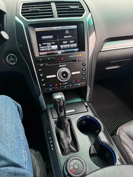 2016 Ford Explorer Sport, bílá, 186 200 km, dovoz Kanada — foto 11 z 12