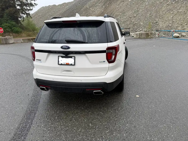 2016 Ford Explorer Sport, bílá, 186 200 km, dovoz Kanada — foto 2 z 12