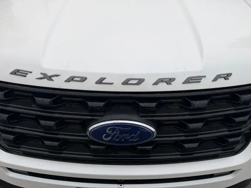 2016 Ford Explorer Sport, bílá, 186 200 km, dovoz Kanada — foto 4 z 12