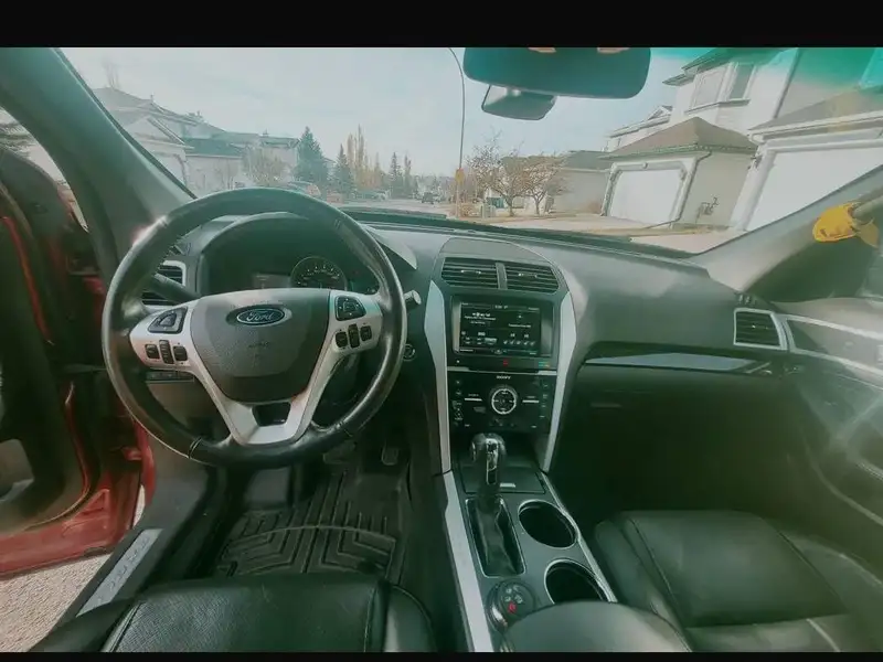 2014 Ford Explorer Limited, červená, 170 000 km, dovoz Kanada — foto 7 z 10