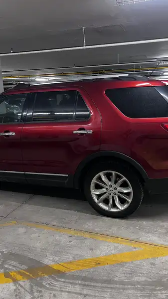 2014 Ford Explorer XLT, červená, 120 000 km, dovoz Kanada — foto 4 z 12