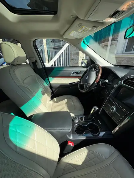 2017 Ford Explorer, bílá, 210 000 km, dovoz Kanada — foto 2 z 12