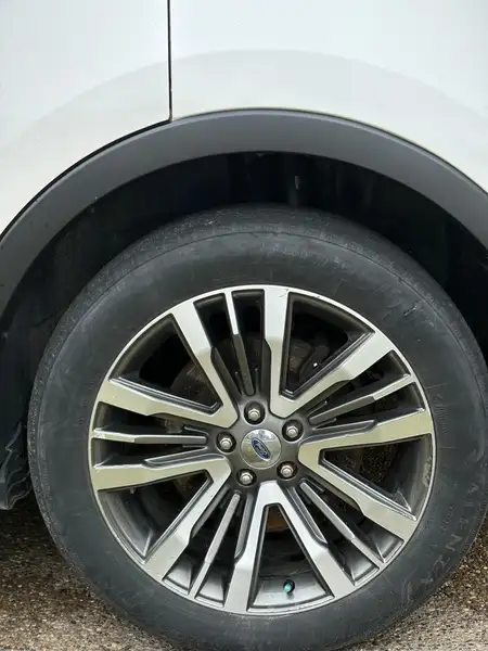2017 Ford Explorer, bílá, 210 000 km, dovoz Kanada — foto 4 z 12