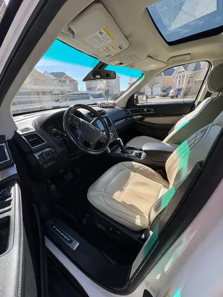2017 Ford Explorer, bílá, 210 000 km, dovoz Kanada — foto 6 z 12