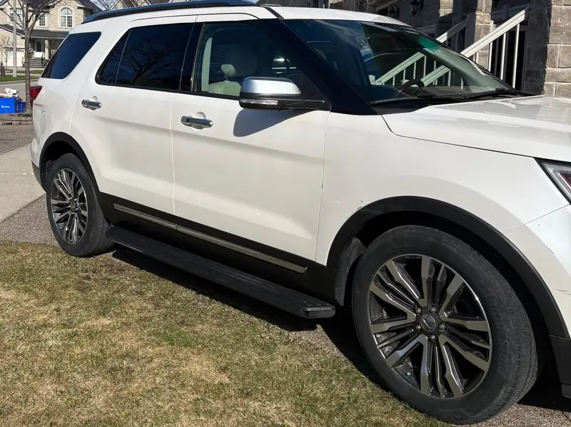 2017 Ford Explorer, bílá, 210 000 km, dovoz Kanada — foto 7 z 12