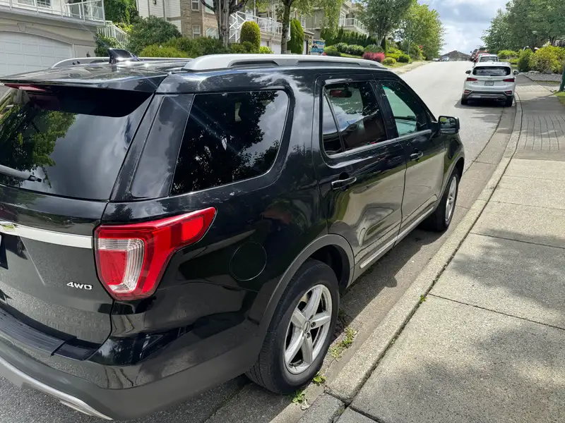 2017 Ford Explorer XLT, černá, 140 000 km, dovoz Kanada — foto 5 z 10