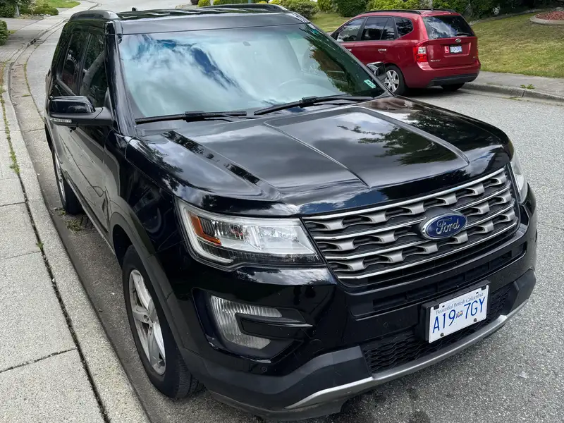 2017 Ford Explorer XLT, černá, 140 000 km, dovoz Kanada — foto 6 z 10
