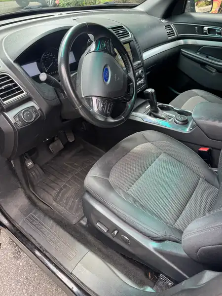 2017 Ford Explorer XLT, černá, 140 000 km, dovoz Kanada — foto 7 z 10