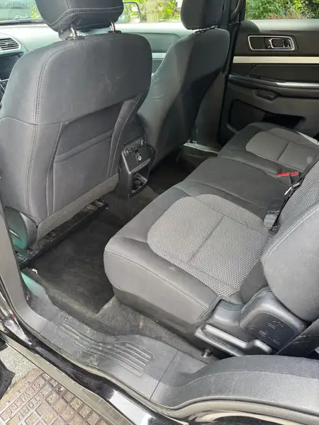 2017 Ford Explorer XLT, černá, 140 000 km, dovoz Kanada — foto 8 z 10