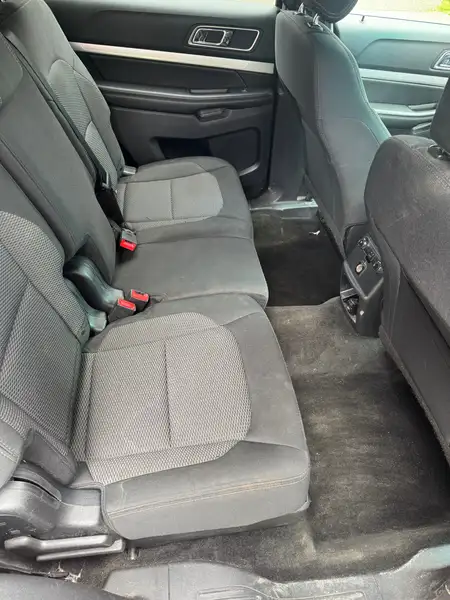 2017 Ford Explorer XLT, černá, 140 000 km, dovoz Kanada — foto 9 z 10