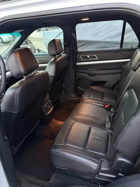 2016 Ford Explorer XLT, bílá, 134 030 km, dovoz Kanada — foto 12 z 12