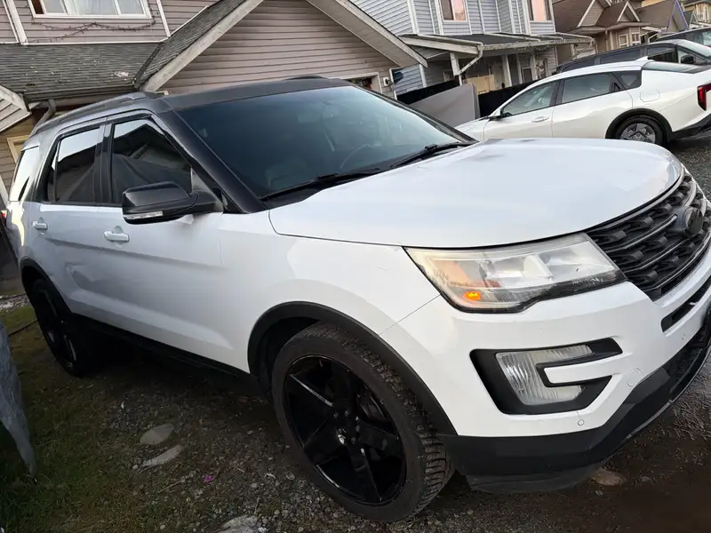 2016 Ford Explorer XLT, bílá, 134 030 km, dovoz Kanada — foto 2 z 12