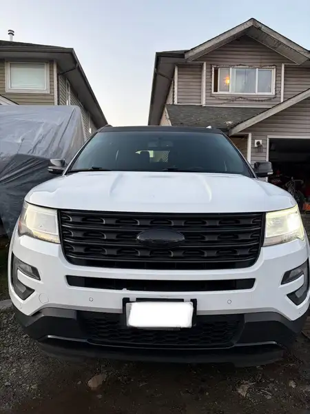 2016 Ford Explorer XLT, bílá, 134 030 km, dovoz Kanada — foto 3 z 12