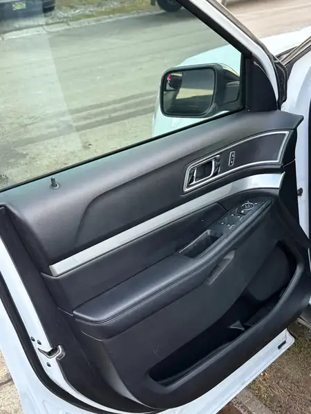 2016 Ford Explorer XLT, bílá, 134 030 km, dovoz Kanada — foto 6 z 12