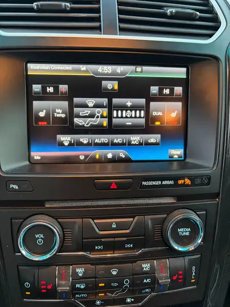 2016 Ford Explorer XLT, bílá, 134 030 km, dovoz Kanada — foto 7 z 12