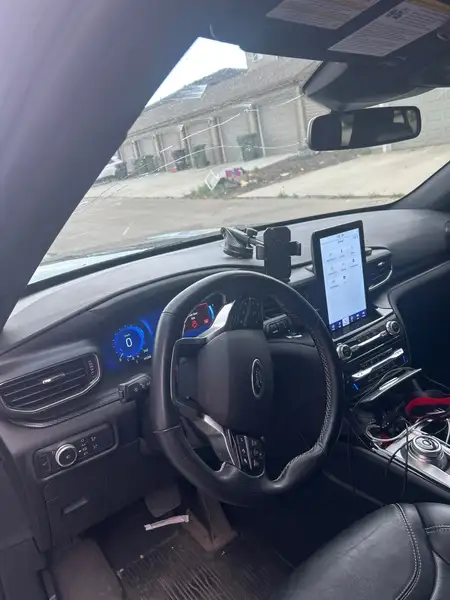2021 Ford Explorer, 145 000 km, dovoz Kanada — foto 4 z 10