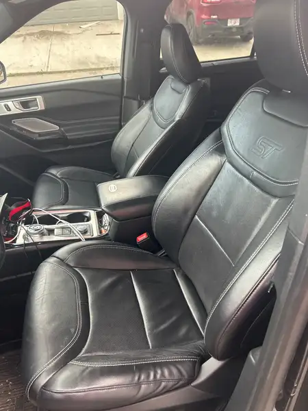2021 Ford Explorer, 145 000 km, dovoz Kanada — foto 6 z 10
