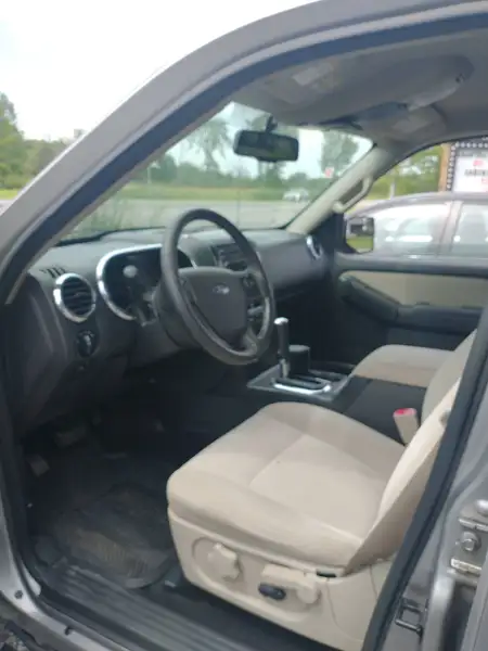 2008 Ford Explorer XLT, šedá, 264 879 km, dovoz Kanada — foto 5 z 9