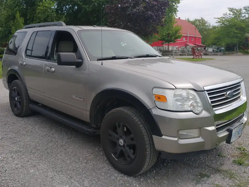 2008 Ford Explorer XLT, šedá, 264 879 km, dovoz Kanada — foto 9 z 9