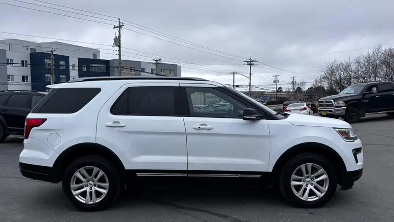 2019 Ford Explorer XLT, 222 000 km, dovoz Kanada — foto 3 z 12