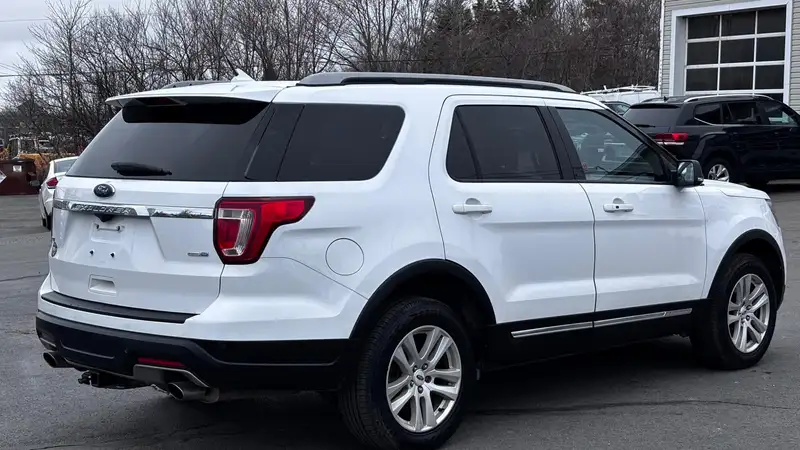 2019 Ford Explorer XLT, 222 000 km, dovoz Kanada — foto 4 z 12