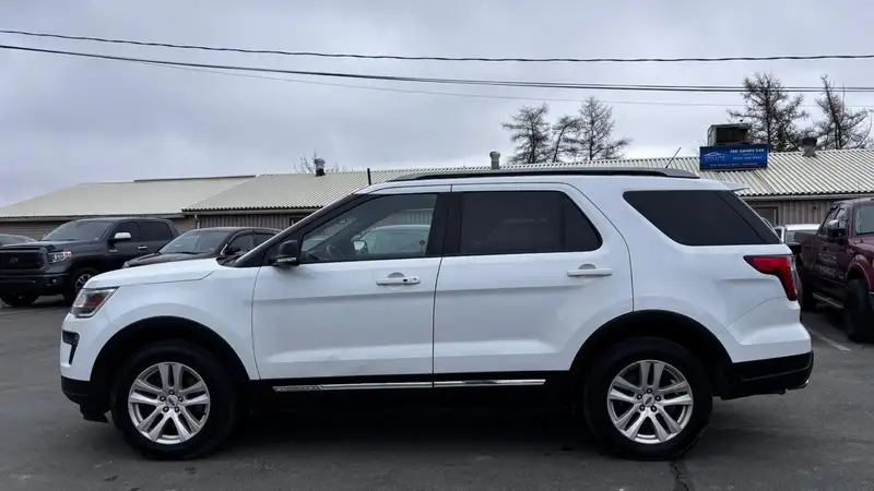 2019 Ford Explorer XLT, 222 000 km, dovoz Kanada — foto 7 z 12
