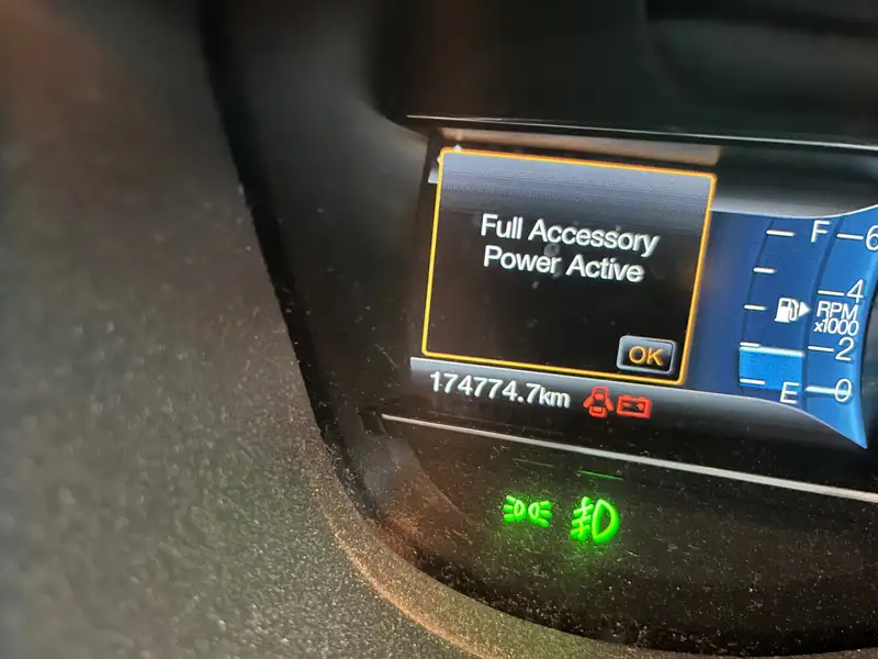 2017 Ford Explorer XLT, modrá, 175 000 km, dovoz Kanada — foto 12 z 12