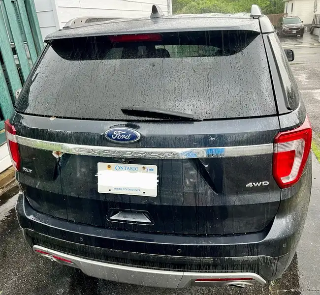 2017 Ford Explorer XLT, modrá, 175 000 km, dovoz Kanada — foto 3 z 12