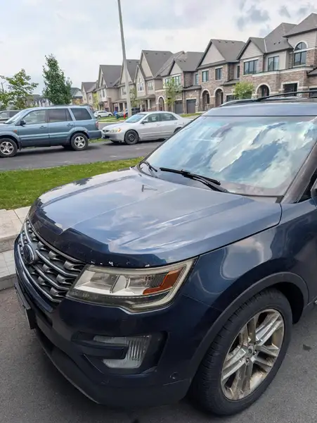 2017 Ford Explorer Limited, modrá, 221 000 km, dovoz Kanada — foto 2 z 7