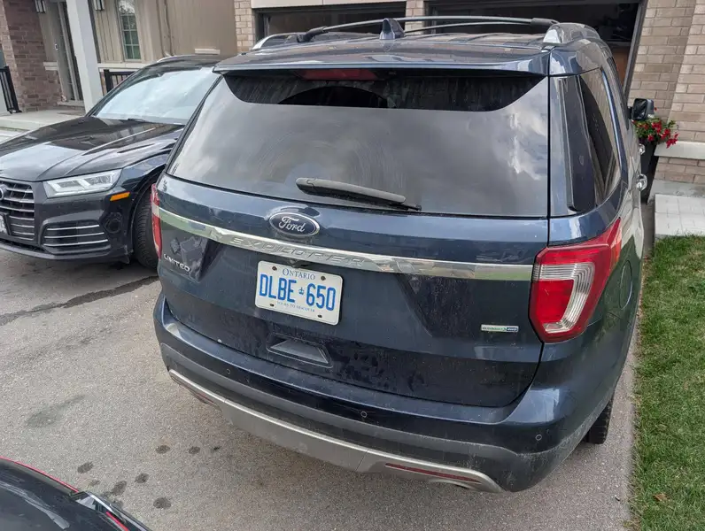 2017 Ford Explorer Limited, modrá, 221 000 km, dovoz Kanada — foto 3 z 7