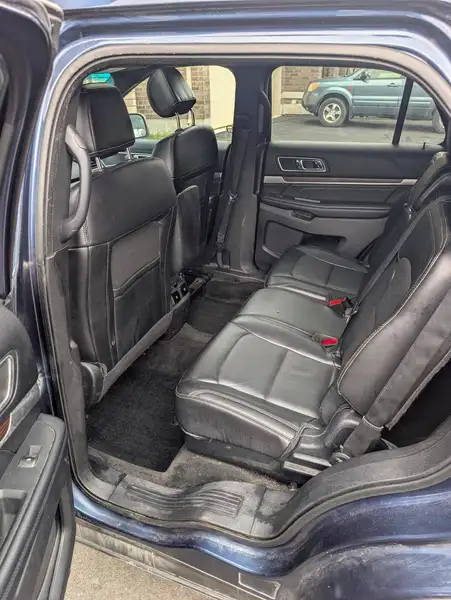 2017 Ford Explorer Limited, modrá, 221 000 km, dovoz Kanada — foto 4 z 7