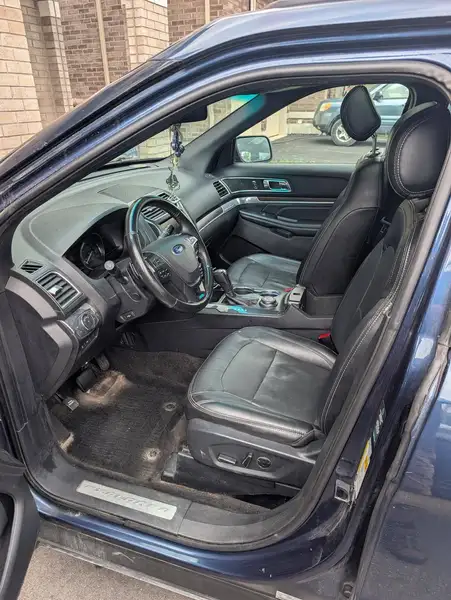 2017 Ford Explorer Limited, modrá, 221 000 km, dovoz Kanada — foto 5 z 7
