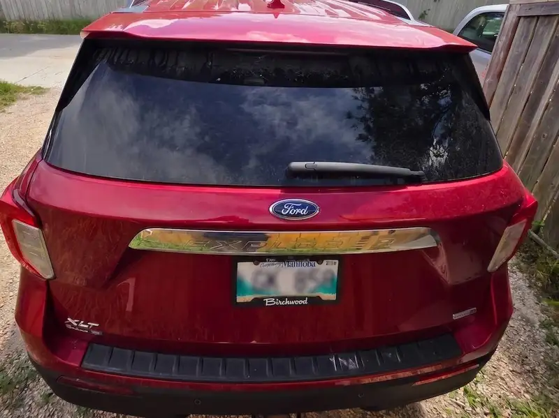 2020 Ford Explorer XLT, červená, 134 000 km, dovoz Kanada — foto 3 z 9