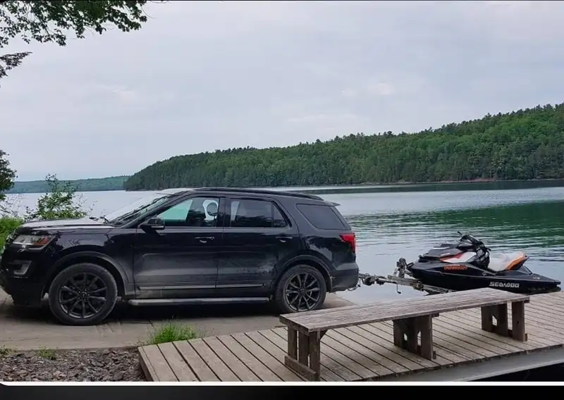 2017 Ford Explorer XLT, černá, 184 000 km, dovoz Kanada — foto 3 z 12