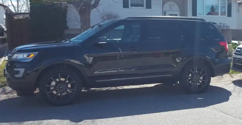 2017 Ford Explorer XLT, černá, 184 000 km, dovoz Kanada — foto 4 z 12