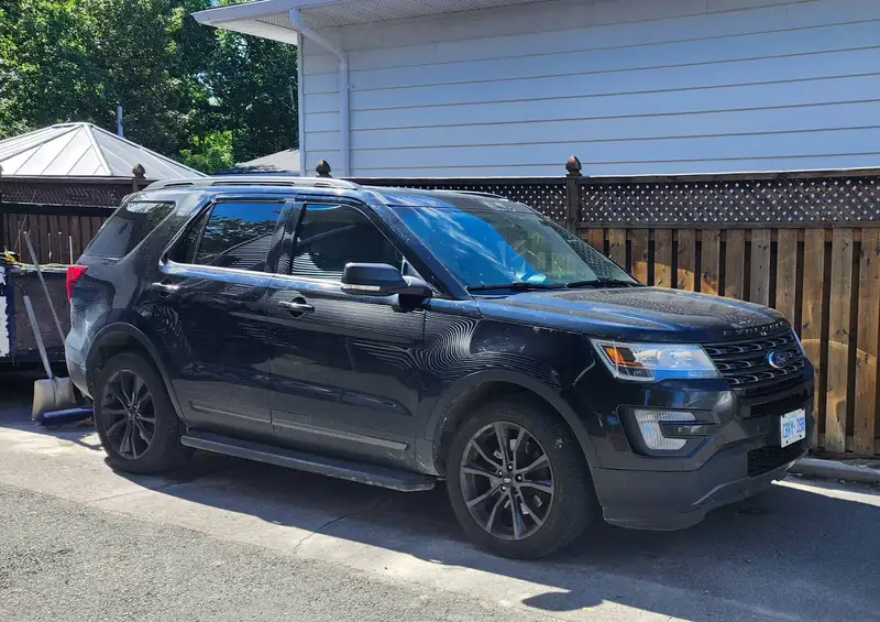 2017 Ford Explorer XLT, černá, 184 000 km, dovoz Kanada — foto 6 z 12
