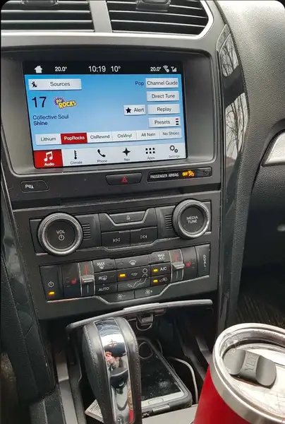 2017 Ford Explorer XLT, černá, 184 000 km, dovoz Kanada — foto 7 z 12