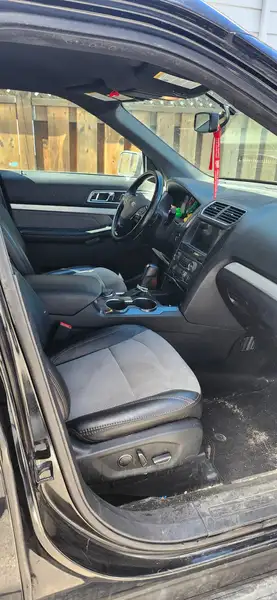 2017 Ford Explorer XLT, černá, 184 000 km, dovoz Kanada — foto 8 z 12