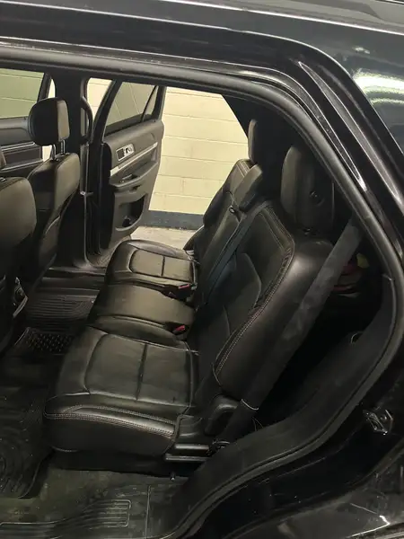 2017 Ford Explorer, černá, 190 000 km, dovoz Kanada — foto 6 z 8