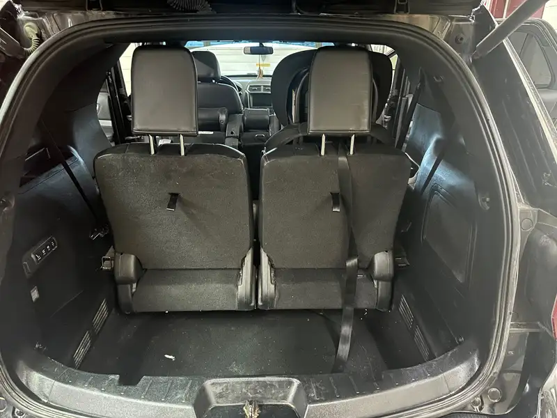 2017 Ford Explorer, černá, 190 000 km, dovoz Kanada — foto 8 z 8