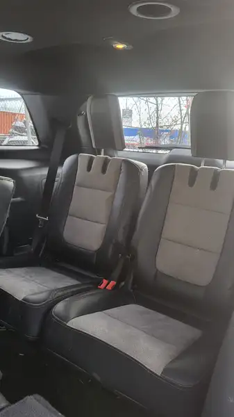 2017 Ford Explorer, bílá, 155 000 km, dovoz Kanada — foto 10 z 12