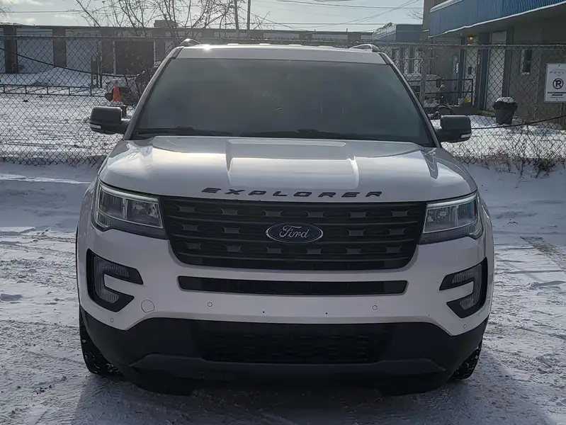 2017 Ford Explorer, bílá, 155 000 km, dovoz Kanada — foto 12 z 12